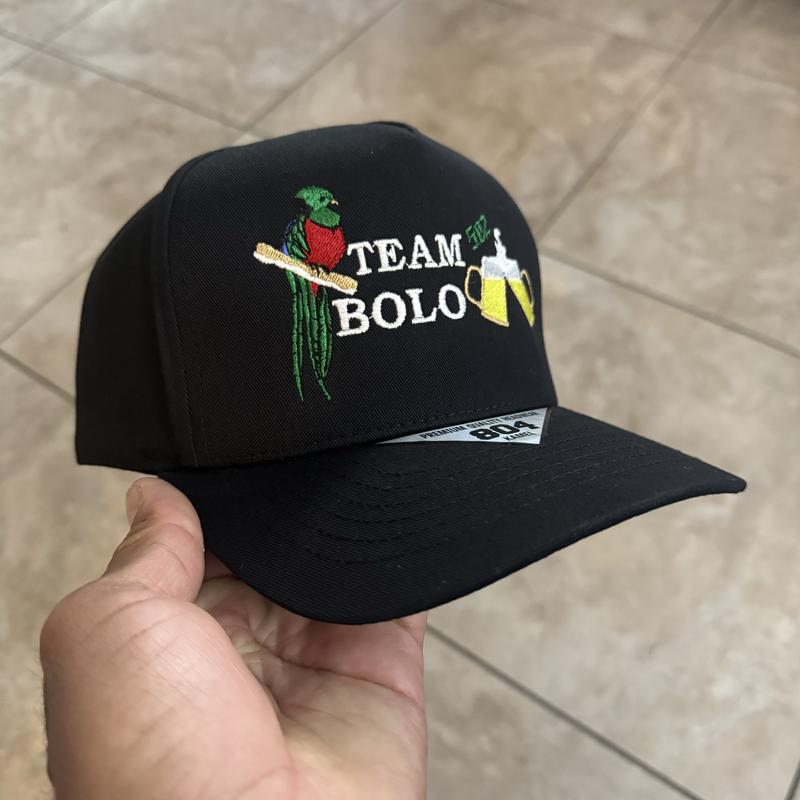 TEAM BOLO GORRAS UNIVERSALES AJUSTABLES DE ATRAS MUY BUENA CALIDAD