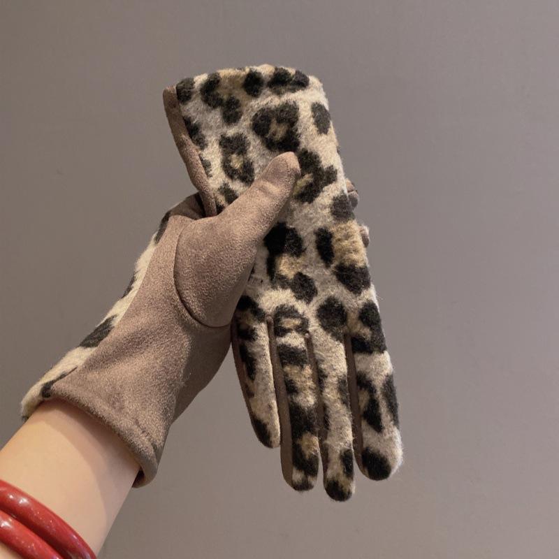 Leopard print suede gloves for cycling, keeping women warm and cold in winter, riding an electric bike, driving a windproof and plush motorcycle in winter